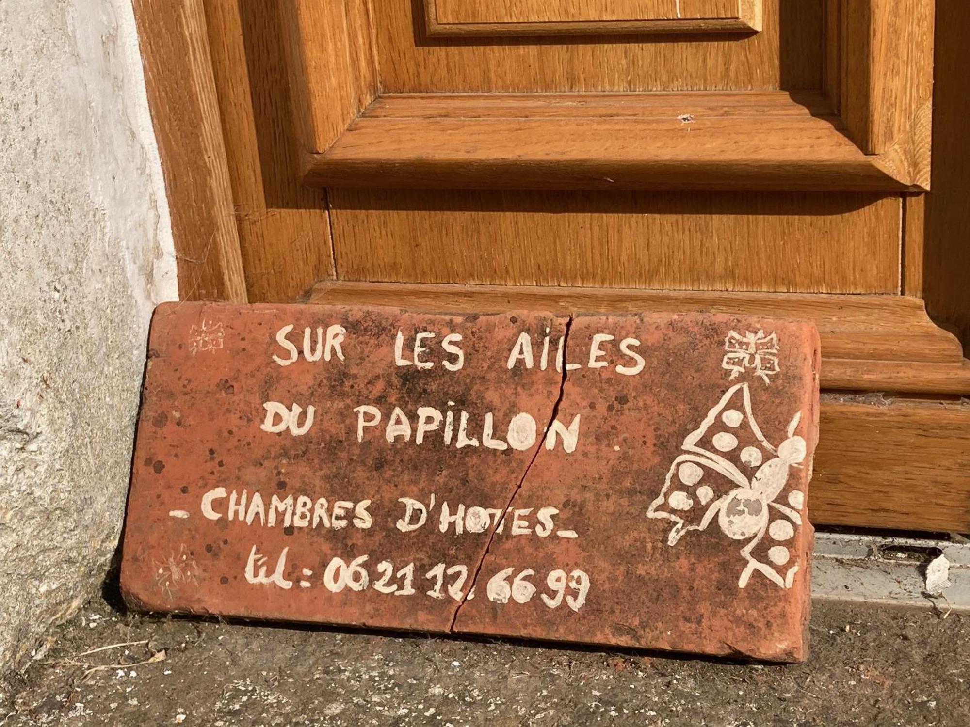 Sur Les Ailes Du Papillon-La Suite Saint-Sauveur-en-Puisaye Exterior foto